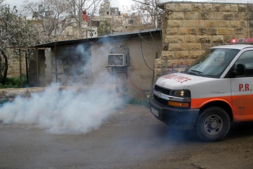 قنابل غاز اطلقها الاحتلال 