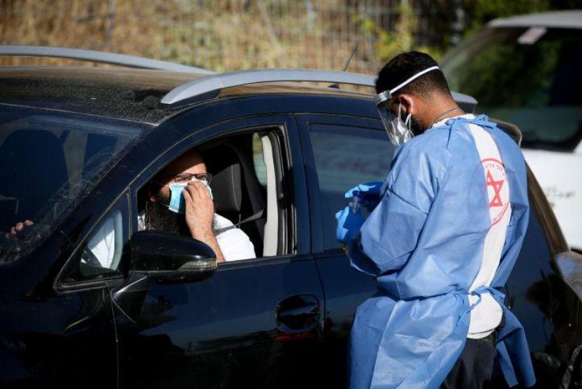 اخذ عينة لفحص كوورنا من مستوطن 