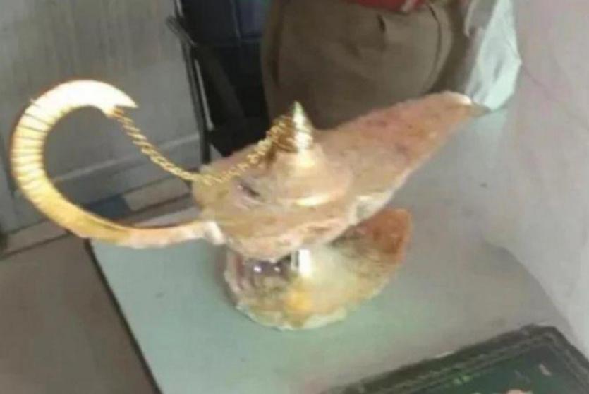 المصباح الذي تم بيعه للطبيب