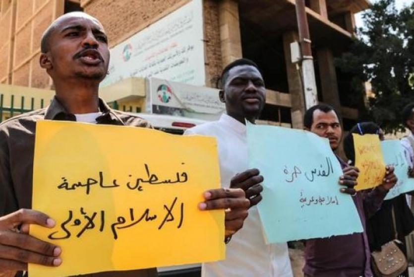 سودانيون يحتجون على التطبيع مع اسرائيل
