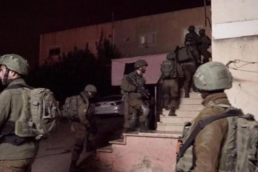 قوات الاحتلال تقتحم منزل - ارشيف
