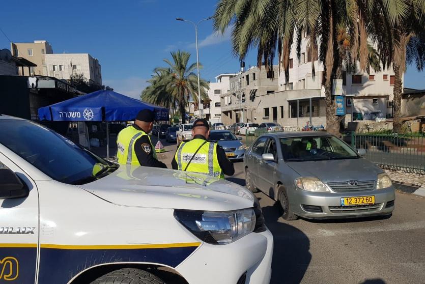 عناصر من  شرطة الاحتلال  على أحد مداخل المدينة