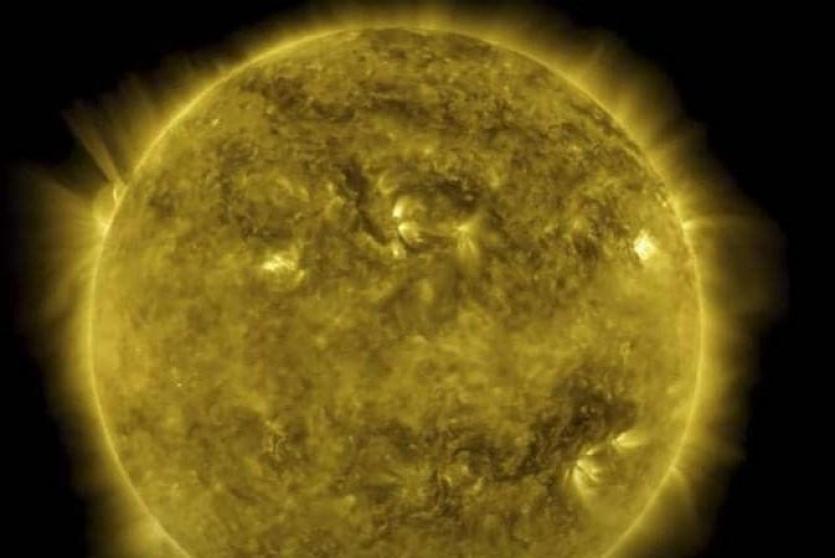 العلماء يقتربون من فك لغز سطوع الشمس