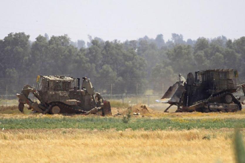 آليات عسكرية إسرائيلية تتوغل في أراضي المواطنين شرق مدينة غزة - أرشيف