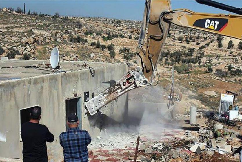 الاحتلال يخطر بوقف بناء وهدم 13 منزلا في قبلان جنوب نابلس