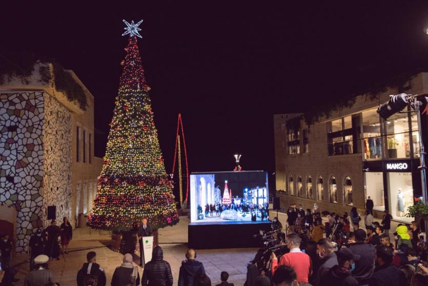 إضاءة شجرة عيد الميلاد في مدينة روابي