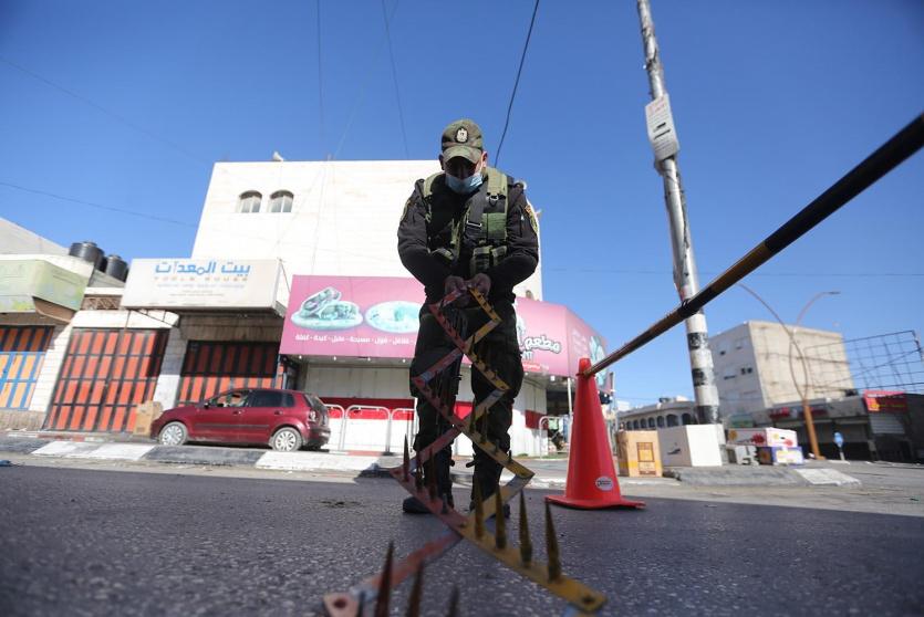 حاجز للامن الفلسطيني 