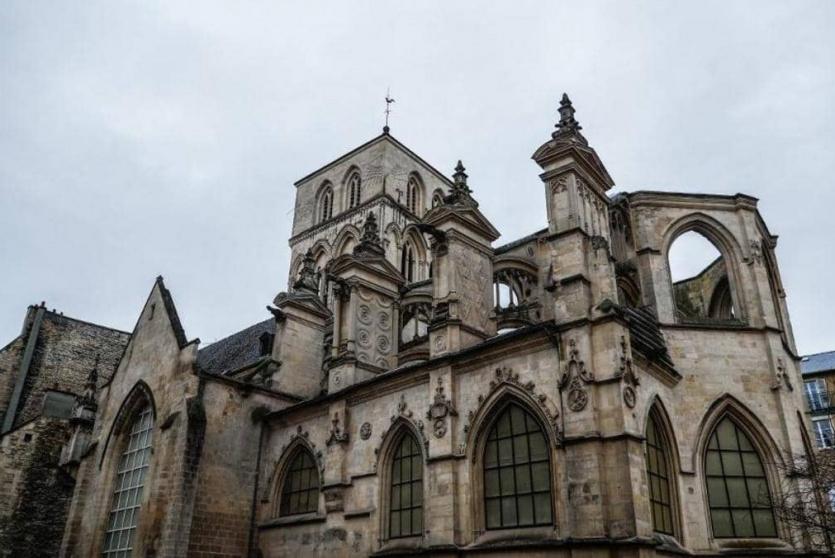 إحدى الكنائس في فرنسا