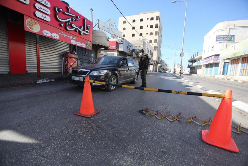 حاجز للامن الفلسطيني