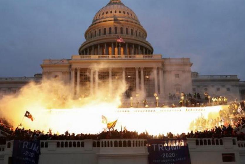 أنصار ترامب خلال اقتحام مبنى الكونغرس