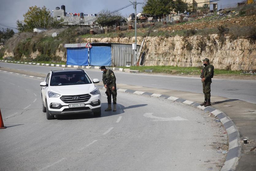 حاجز للامن الفلسطيني 