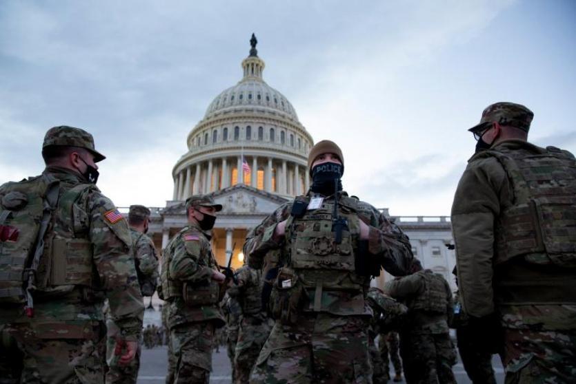 جنود في محيط مبنى الكونغرس