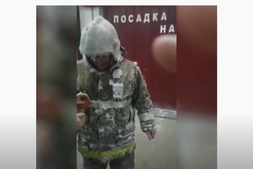 تجمد بدلة رجل إطفاء في سيبيريا