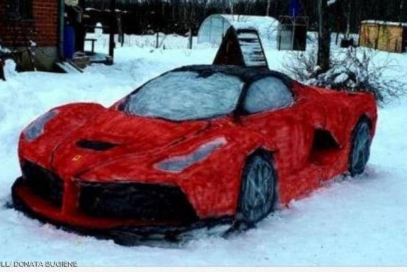 سيارة من الثلج 