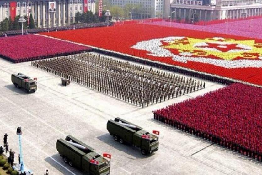 عرض عسكري في كوريا الشمالية 