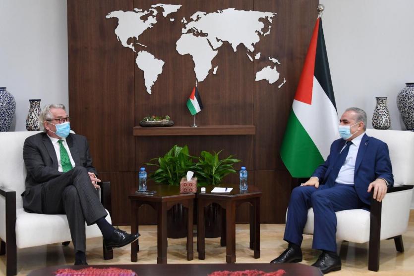 لقاء رئيس الوزراء محمد اشتية مع المنسق الخاص لعملية السلام