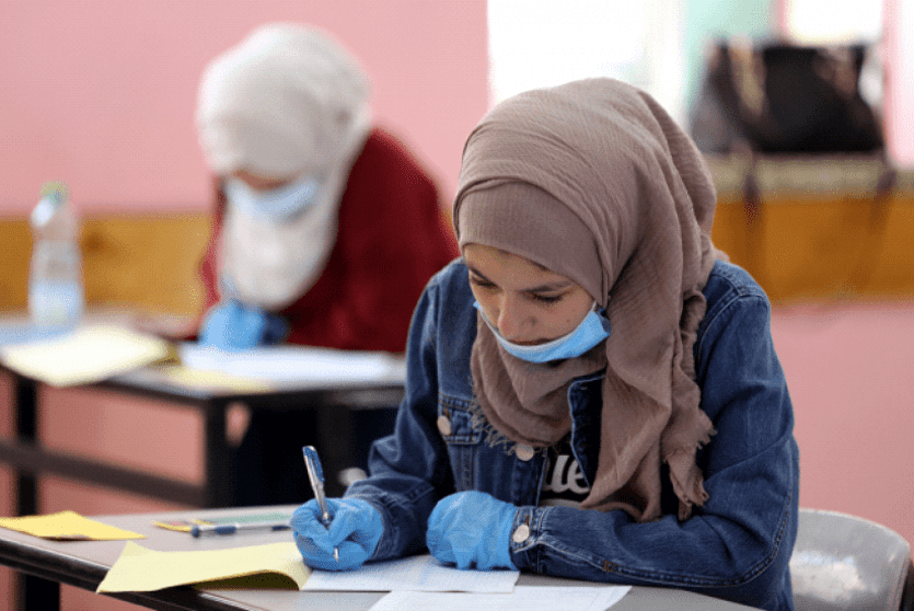 طالبة في الثانوية العامة 