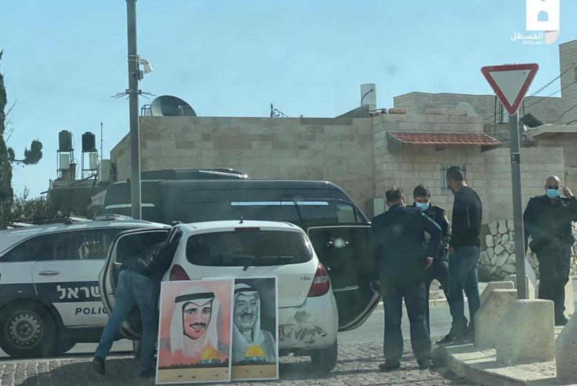 قوات الاحتلال خلال تفتيش مركبة بالقدس