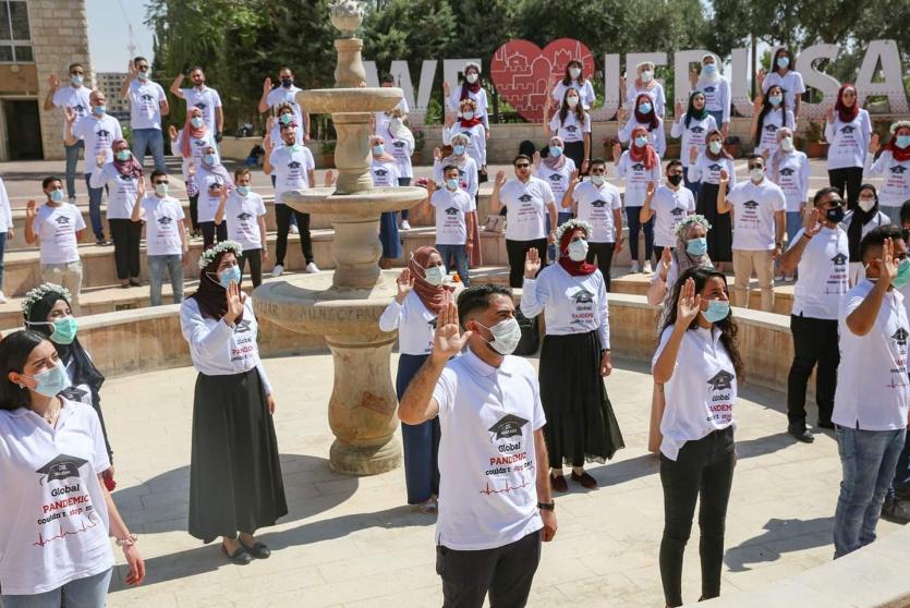 خريجو كلية الطب في جامعة القدس يحققون نسبة نجاح كاملة في امتحان المزاولة الإسرائيلي