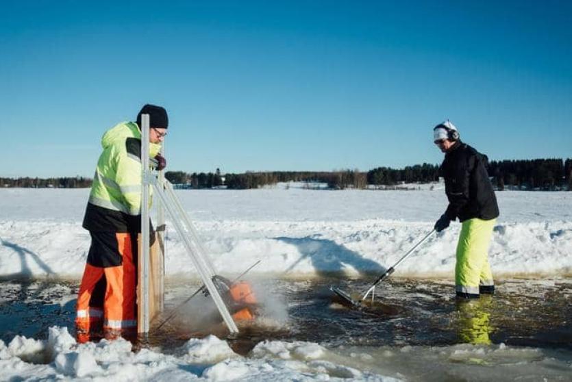 بالصور.. محاولة لإطلاق أكبر جولة مرح جليدية في العالم