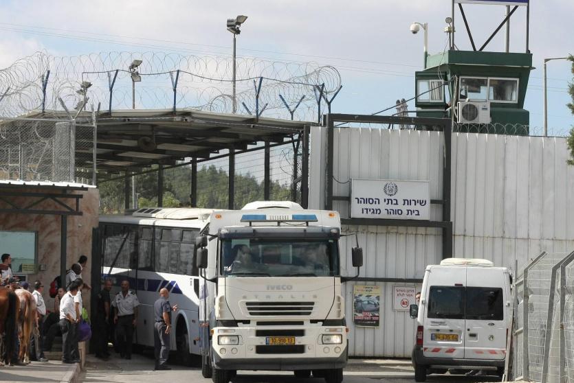 سجون الاحتلال الاسرائيلي - ارشيف 
