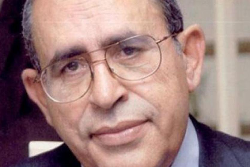 وفاة الشاعر والمفكر الفلسطيني عز الدين المناصرة