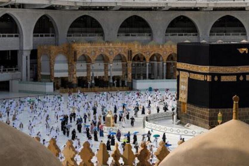السعودية تحدد كيفية أخذ تصاريح العمرة وترفع الطاقة الاستيعابية للمسجد الحرام