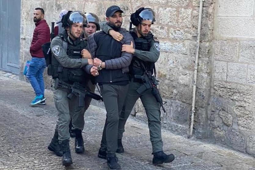 الاحتلال يعتقل شاب في القدس 