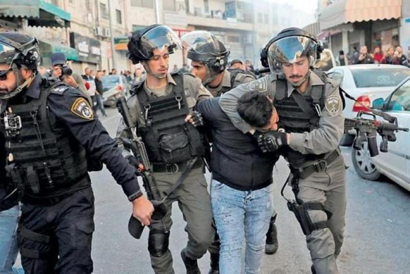 قوات الاحتلال تعتقل طفلا - ارشيف