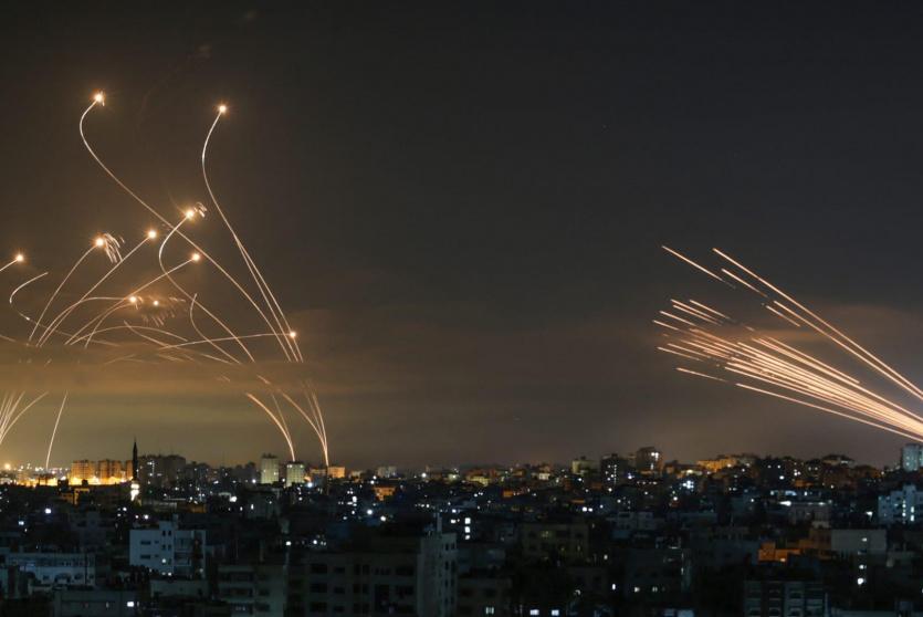 القبة الحديدية تحاول التصدي لصواريخ المقاومة الفلسطينية