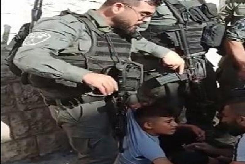 شرطة الاحتلال تدعس طفل صغير 