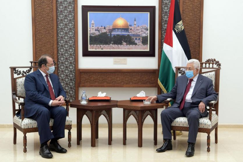  الرئيس الفلسطينى محمود عباس واللواء عباس كامل 