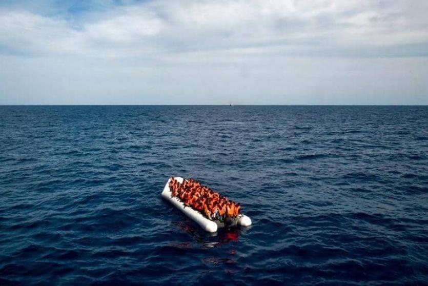 القارب كان يحمل على متنه 3000 مهاجر إفريقي