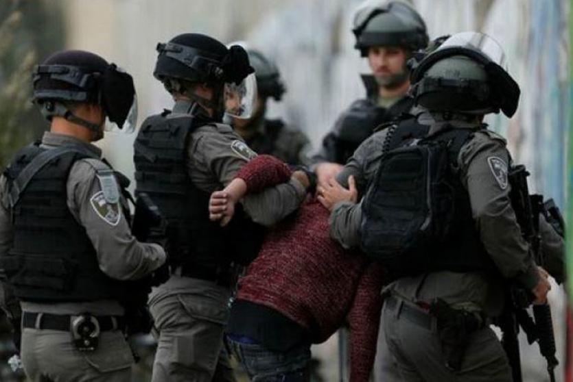 قوات الاحتلال تعتقل طفلا -أرشيف-
