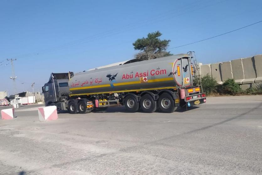 شاحنة وقود قطري تدخل قطاع غزة