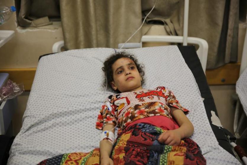 طفلة فلسطينية أصيبت خلال الحرب الأخيرة