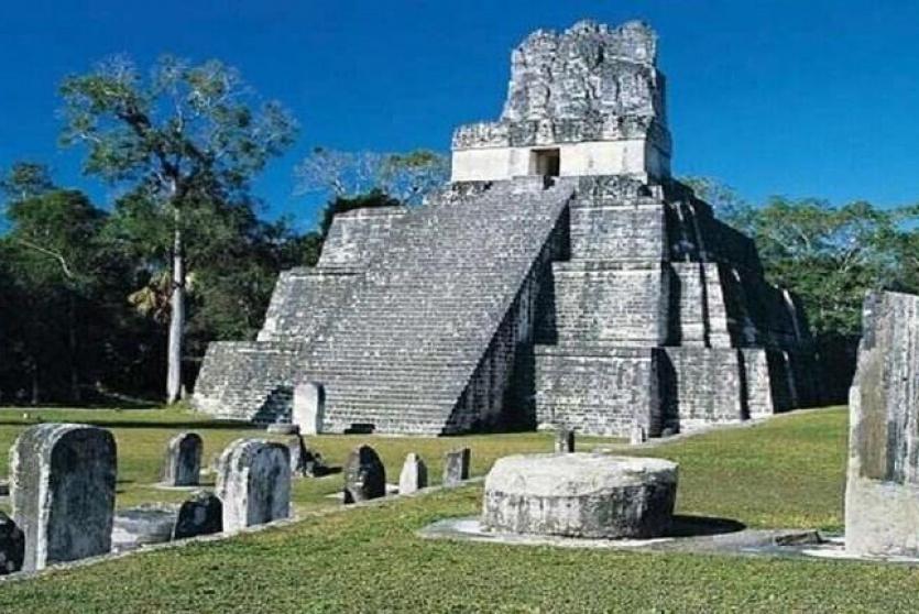 هرم القمر التابع لحضارة المايا في المكسيك