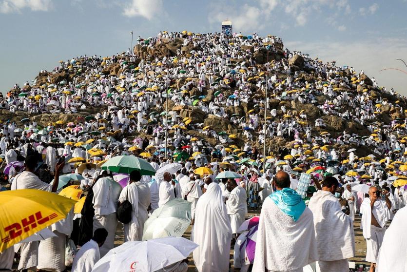 الحجاج على صعيد عرفات - ارشيف 