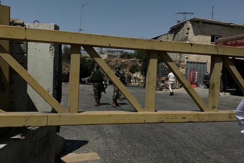 الاحتلال يغلق مدخل بلدة نعلين غرب رام الله