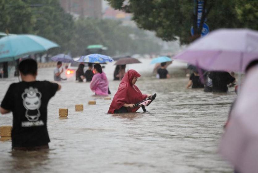 فيضانات تشنغتشو في الصين