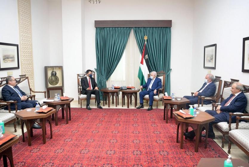 لقاء الرئيس عباس والسفير التونسي