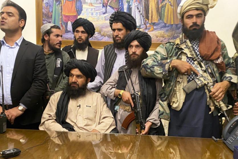 أنصار حركة طالبان في مقر الرئاسة الأفغانية