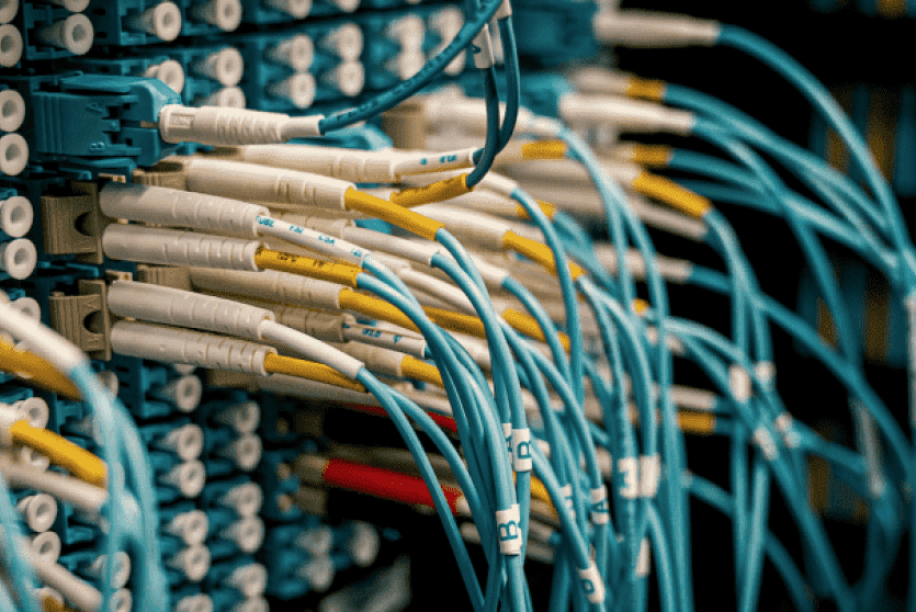 وزير الاتصالات: منح تراخيص لـ 6 شركات لتمديد شبكات فايبر