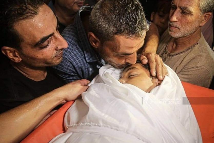 غزة تُشيع جثمان الشهيد الطفل أبو النيل 