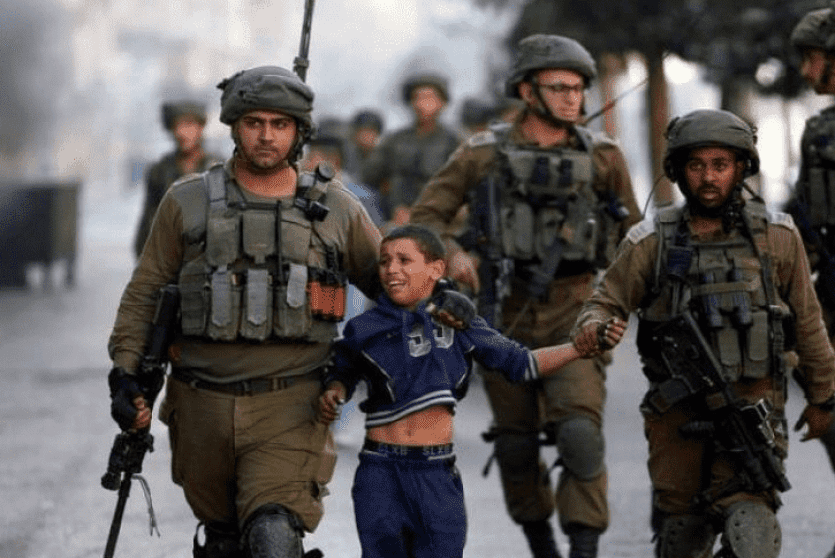 الاحتلال يعتقل طفل- ارشيف