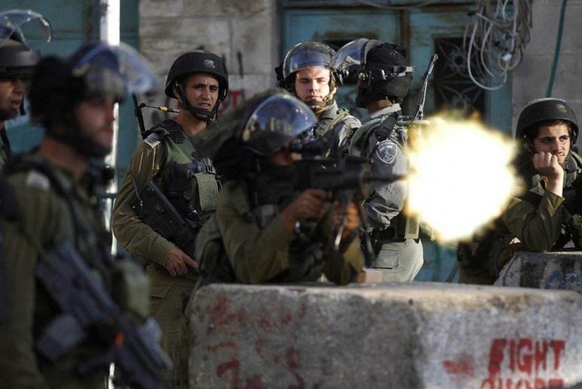 قوات الاحتلال الإسرائيلي تطلق الرصاص الحي تجاه المواطنين الفلسطينيين
