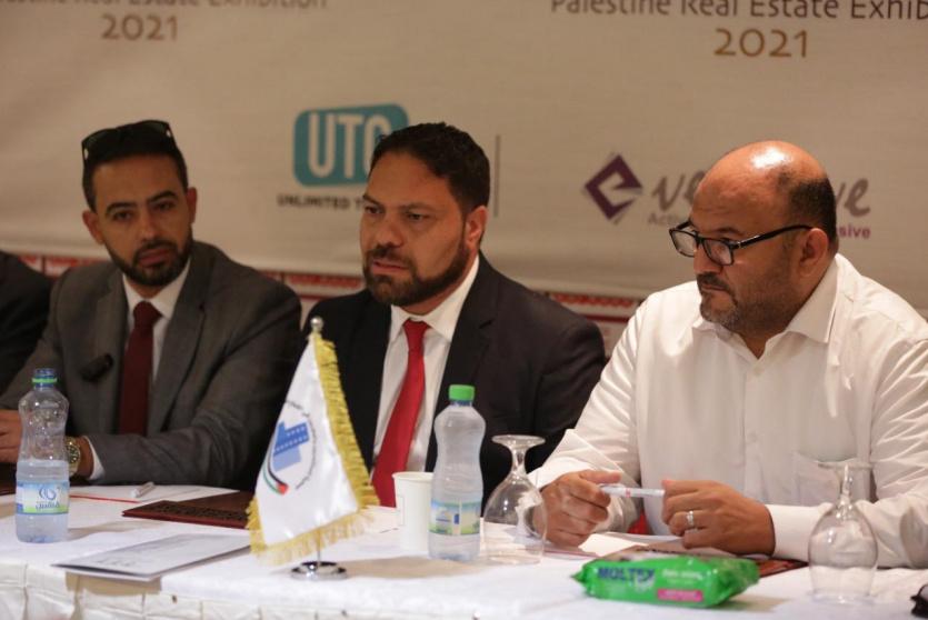 خلال توقيع اتفاقية انطلاق فعاليات معرض فلسطين العقاري 2021