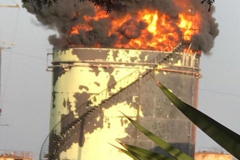  حريق ضخم في خزان وقود في جنوب لبنان