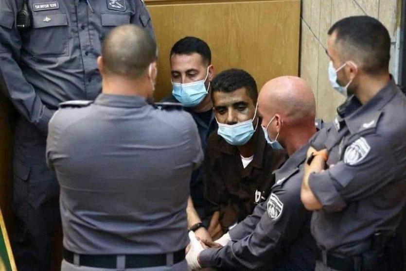 الأسير زكريا زبيدي ورفاقه في عملية تفق الحرية أثناء جلسة محاكمة
