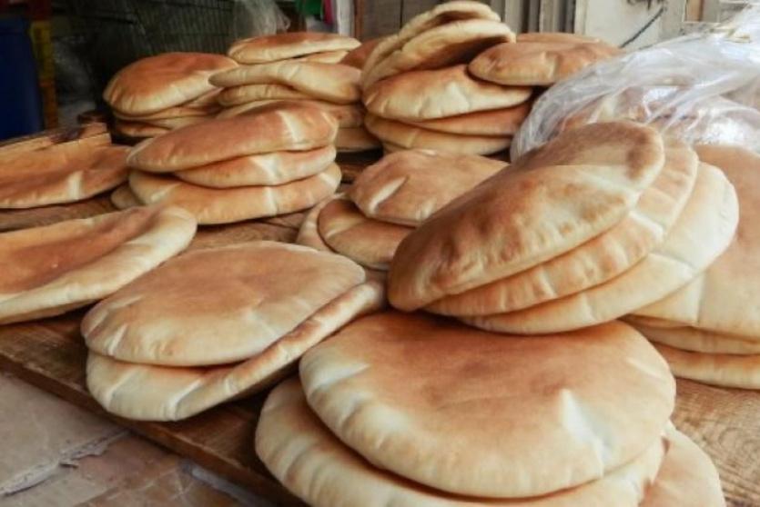 خبز في مخبز فلسطيني -أرشيف-